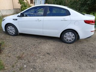 2016 Kia Rio III Рестайлинг, белый, 1600000 рублей, вид 3
