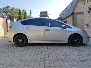 2014 Toyota Prius III Рестайлинг (XW30), серебристый, 1499999 рублей, вид 2