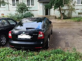 2011 Skoda Octavia II (A5) Рестайлинг, чёрный, 850000 рублей, вид 4