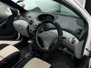 2000 Toyota Vitz I (P10), белый, 160000 рублей, вид 5