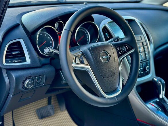 2011 Opel Astra J, белый, 700000 рублей - вид 9