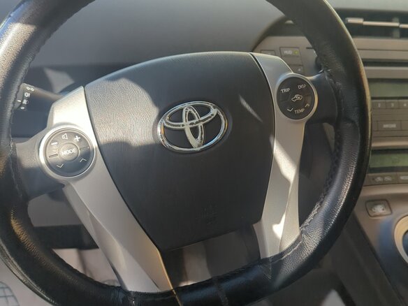 2010 Toyota Prius III (XW30), серебристый, 1250000 рублей - вид 15