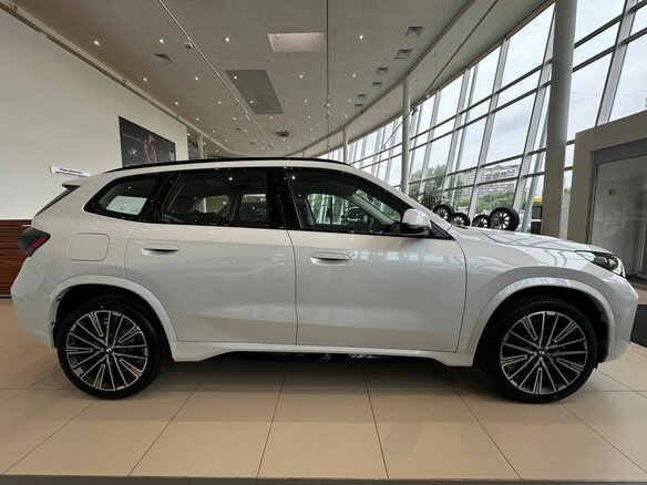 2026 BMW X1 Long 25Li xDrive III (U11/U12), белый, 5950000 рублей - вид 3