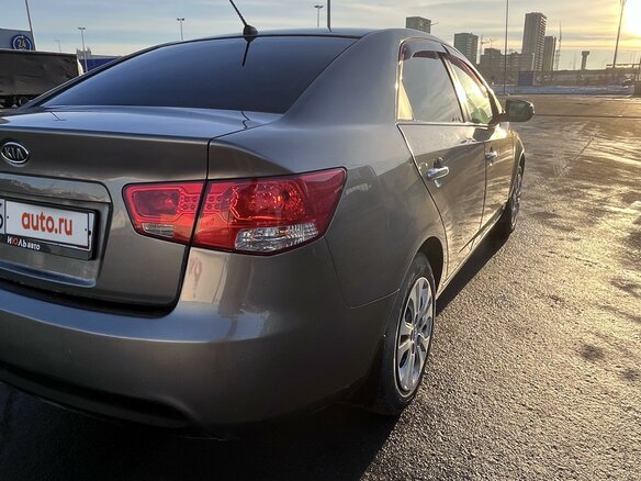 2011 Kia Cerato 5-speed II, серый, 920000 рублей - вид 7