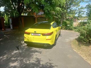 2019 Kia Optima IV Рестайлинг, жёлтый, 1950000 рублей, вид 3