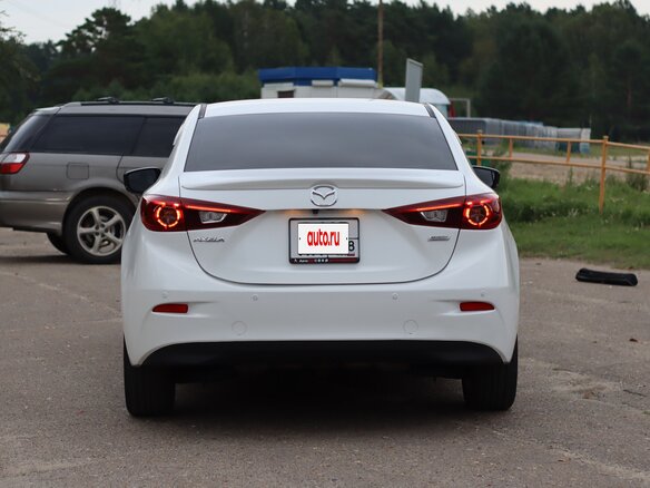 2016 Mazda Axela III Рестайлинг, белый, 1385000 рублей - вид 5