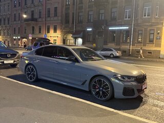 2022 BMW 5 серии 530e VII (G30/G31/G38) Рестайлинг, серый, 5600000 рублей, вид 3