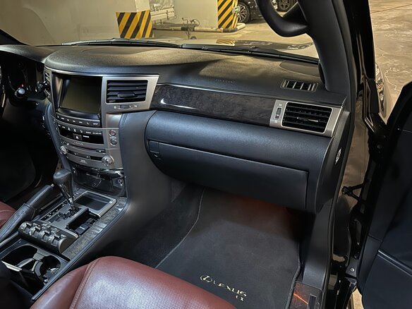 2015 Lexus LX 570 III Рестайлинг, чёрный, 4600000 рублей - вид 23