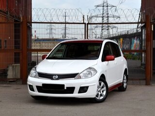 2013 Nissan Tiida I Рестайлинг, белый, 750000 рублей, вид 1
