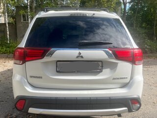 2015 Mitsubishi Outlander III Рестайлинг 2, белый, 1350000 рублей, вид 5