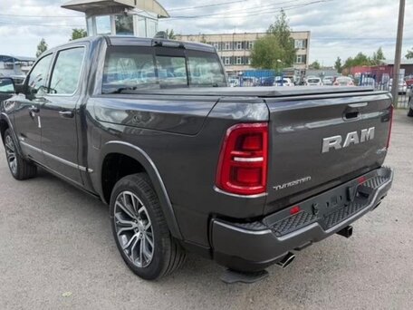 2026 Ram 1500 Crew Cab V Рестайлинг, серый, 9999999 рублей, вид 5