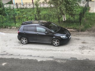 2012 Volkswagen Golf Plus II, чёрный, 680000 рублей, вид 3