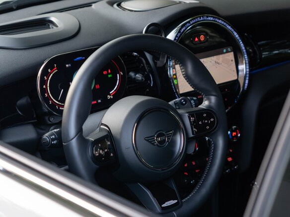 2021 Mini Hatch JCW III (F55/F56) Рестайлинг 2, бежевый, 3799999 рублей - вид 11