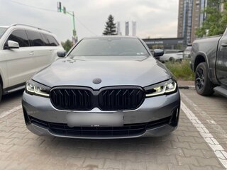 2020 BMW 5 серии 530i xDrive VII (G30/G31/G38) Рестайлинг, серебристый, 5100000 рублей, вид 2