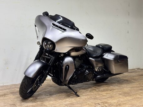 2019 Harley-Davidson CVO Street Glide, серый, 1680000 рублей, вид 2