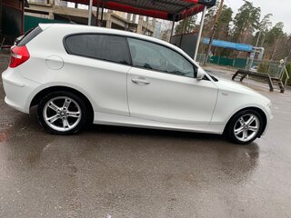 2011 BMW 1 серии 116i I (E81/E82/E87/E88) Рестайлинг, белый, 680000 рублей, вид 4
