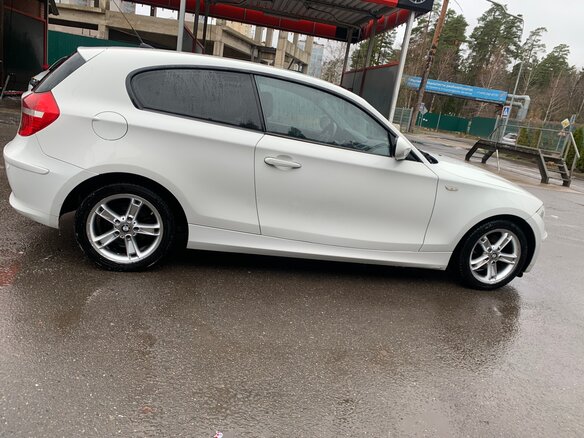 2011 BMW 1 серии 116i I (E81/E82/E87/E88) Рестайлинг, белый, 680000 рублей - вид 3