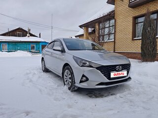 2021 Hyundai Solaris II Рестайлинг, серебристый, 1550000 рублей, вид 2