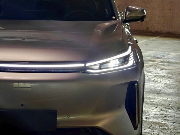 2026 Geely Galaxy M7, серый - вид 8
