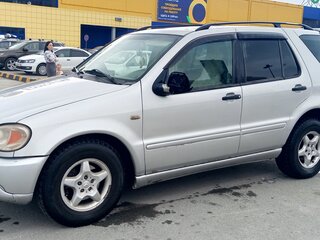 2000 Mercedes-Benz M-Класс 320 I (W163), серебристый, 665000 рублей, вид 1