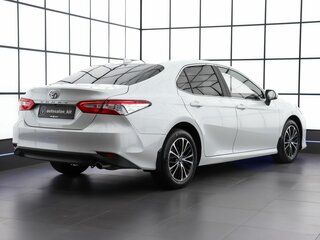 2020 Toyota Camry VIII (XV70), белый, 3215000 рублей, вид 4