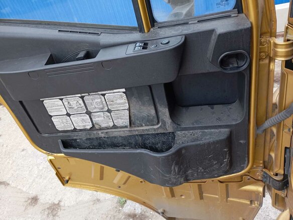 2023 IVECO-Hongyan 4x2, жёлтый, 2635425 рублей - вид 7