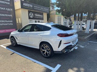 2021 BMW X6 40d III (G06), белый, 9200000 рублей, вид 5