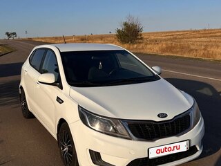 2013 Kia Rio III, белый, 650000 рублей, вид 1