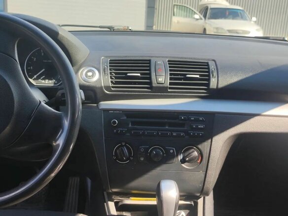 2008 BMW 1 серии 116i I (E81/E82/E87/E88) Рестайлинг, белый, 600000 рублей - вид 5