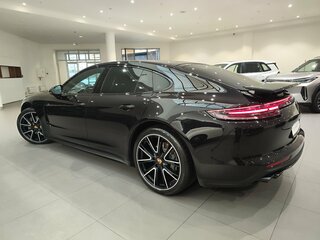 2018 Porsche Panamera 4S II, чёрный, 5770000 рублей, вид 4