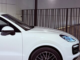 2019 Porsche Cayenne III, белый, 8300000 рублей, вид 3