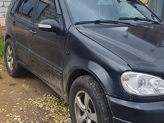 2000 Mercedes-Benz M-Класс 320 I (W163), чёрный, 750000 рублей, вид 5