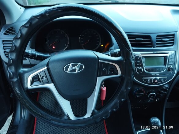 2012 Hyundai Solaris I, серый, 900000 рублей - вид 6