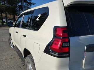 2018 Toyota Land Cruiser Prado 150 Series Рестайлинг 2, белый, 4700000 рублей, вид 4
