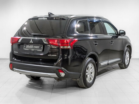 2017 Mitsubishi Outlander III Рестайлинг 2, чёрный, 1780000 рублей, вид 5