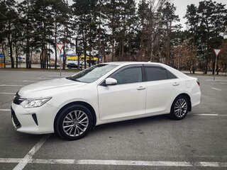 2017 Toyota Camry VII (XV50) Рестайлинг, белый, 1920000 рублей, вид 5