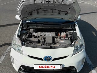 2012 Toyota Prius III Рестайлинг (XW30), белый, 1200000 рублей, вид 4