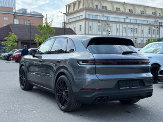 2026 Porsche Cayenne III Рестайлинг, серый, 14090000 рублей, вид 4