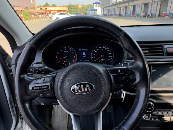 2017 Kia Rio IV, серебристый, 1650000 рублей - вид 7