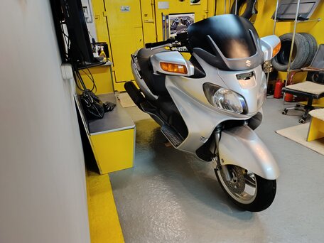 2005 Suzuki Burgman (SkyWave) 650, серебристый, 305000 рублей, вид 2