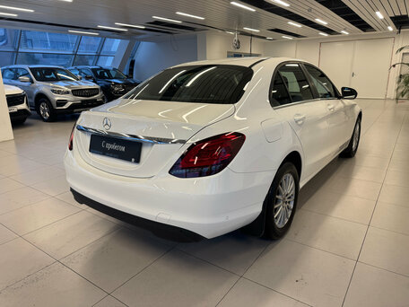 2018 Mercedes-Benz C-Класс 180 IV (W205) Рестайлинг, белый, 2690000 рублей, вид 3
