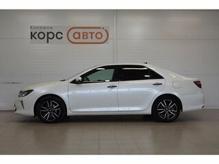 2017 Toyota Camry VII (XV50) Рестайлинг 2, белый, 2080000 рублей, вид 2