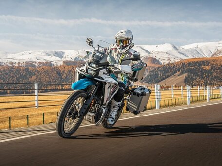 2025 CFMoto 450MT Touring, синий, 845910 рублей, вид 2