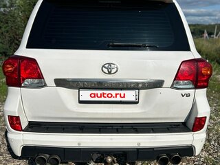 2015 Toyota Land Cruiser 200 Series Рестайлинг 1, белый, 4850000 рублей, вид 3