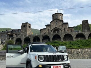 2017 Jeep Renegade Trailhawk I, белый, 2000000 рублей, вид 4