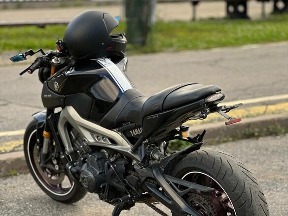 2015 Yamaha MT-09 (FZ-09), чёрный, 800000 рублей - вид 3