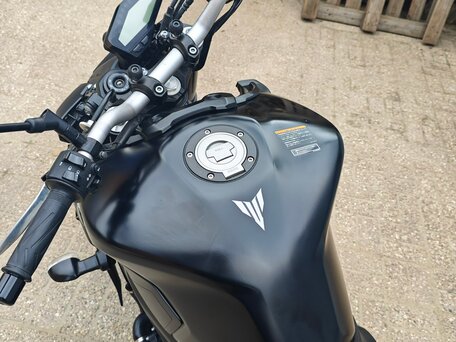 2020 Yamaha MT-09 (FZ-09), чёрный, 1000000 рублей, вид 3
