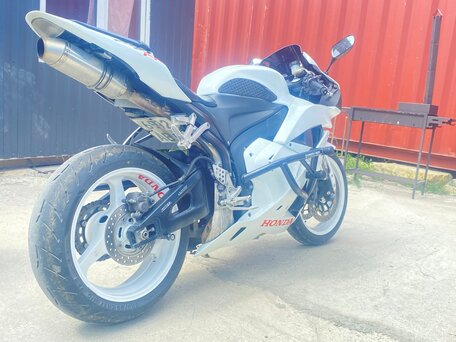 2009 Honda CBR 600RR, белый, 600000 рублей, вид 4