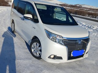 2015 Toyota Esquire I, белый, 2200000 рублей, вид 3
