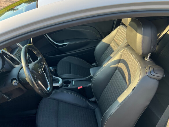 2012 Opel Astra GTC J Рестайлинг, белый, 750000 рублей - вид 21